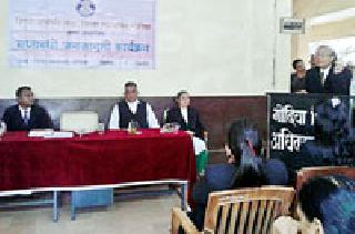 Judiciary due to the intervention process - Trivedi | मध्यस्थी प्रक्रियेमुळे लवकर न्याय- त्रिवेदी Judiciary due to the intervention process - Trivedi | मध्यस्थी प्रक्रियेमुळे लवकर न्याय- त्रिवेदी