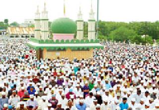 Eid enthusiasm: | ईद उत्साहात : Eid enthusiasm: | ईद उत्साहात :