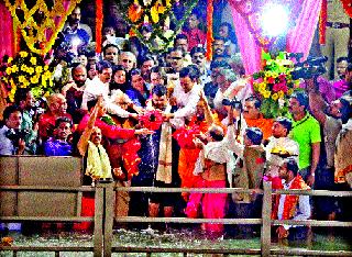 The combination of Indo-China culture in Kumbh Mela | कुंभमेळ्यात भारत-चीन संस्कृतीचा मिलाप The combination of Indo-China culture in Kumbh Mela | कुंभमेळ्यात भारत-चीन संस्कृतीचा मिलाप