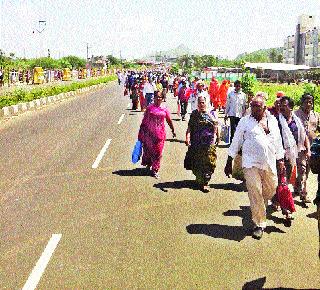 The empty runway buses still stroll | रिकाम्या धावल्या बसेस तरीही पायपीट