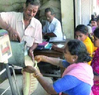 Inadequate grain supply in Palghar district | पालघर जिल्ह्यात अपुरा धान्यपुरवठा Inadequate grain supply in Palghar district | पालघर जिल्ह्यात अपुरा धान्यपुरवठा