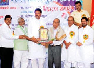 Manashakti should be created from Ganeshotsav | गणेशोत्सवातून लोकचळवळ निर्माण व्हावी Manashakti should be created from Ganeshotsav | गणेशोत्सवातून लोकचळवळ निर्माण व्हावी