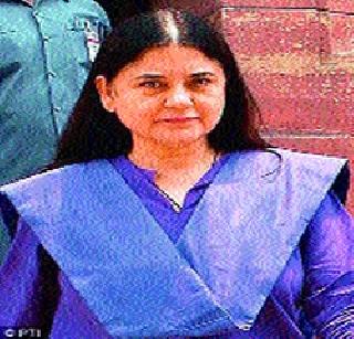 Maneka Gandhi's 'Makhan Katoi' gift to PM's birthday | पंतप्रधानांच्या वाढदिवसाला मनेका गांधींकडून ‘माखन कटोरी’ भेट