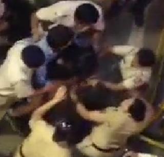 The girl's assault took place in Lalbagh's courtroom | लालबागच्या राजाच्या दरबारात पोलिसांची तरुणीला बेदम मारहाण