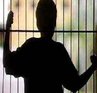 Hundreds of prisoners absconding from jail | कारागृहातून शेकडो कैदी फरार