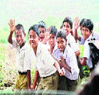 Swamp of their school 'Swap' | त्यांच्या शाळेची ‘वाट’ दलदलीची Swamp of their school 'Swap' | त्यांच्या शाळेची ‘वाट’ दलदलीची