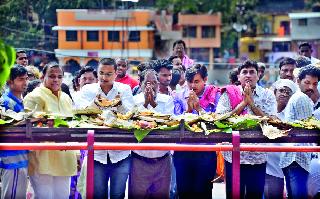 Ramkunda rush for Shraddhakarma | श्राद्धकर्मासाठी रामकुंडावर गर्दी