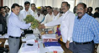 Young self-esteem aggressive on the issue of soybean growers | सोयाबीन उत्पादकांच्या मुद्यावर युवा स्वाभिमान आक्रमक Young self-esteem aggressive on the issue of soybean growers | सोयाबीन उत्पादकांच्या मुद्यावर युवा स्वाभिमान आक्रमक
