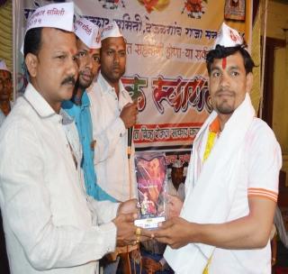 Financial aid to families of suicide victims | आत्महत्याग्रस्त शेतकरी कुटुंबांना आर्थिक मदत