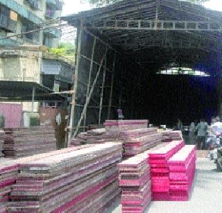 Unprivileged Pavilion; 137 Notices to the Circles | विनापरवाना मंडप; १३७ मंडळांना नोटिसा Unprivileged Pavilion; 137 Notices to the Circles | विनापरवाना मंडप; १३७ मंडळांना नोटिसा