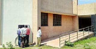 Trauma care for two and a half years | अडीच वर्षांपासून ‘ट्रामा केअर’ अडगळीत Trauma care for two and a half years | अडीच वर्षांपासून ‘ट्रामा केअर’ अडगळीत