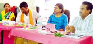 'One day laborer' at Lonbahal | लोणबेहळ येथे ‘एक दिवस मजुरांसोबत’ 'One day laborer' at Lonbahal | लोणबेहळ येथे ‘एक दिवस मजुरांसोबत’