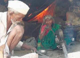 Blacksmith, Garudi society is far from the development | लोहार, गारुडी समाज विकासापासून दूर Blacksmith, Garudi society is far from the development | लोहार, गारुडी समाज विकासापासून दूर