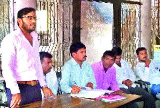 Accused of not getting 'plots' | ‘प्लॉट्स’ मिळत नसल्याचा आरोप Accused of not getting 'plots' | ‘प्लॉट्स’ मिळत नसल्याचा आरोप