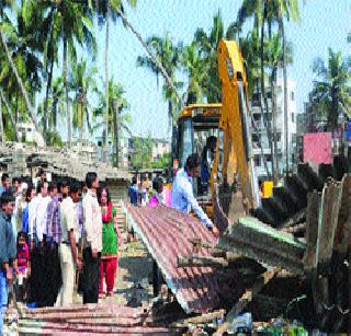 Action on encroachments grabbing open spaces | मोकळ्या जागा हडपणाऱ्या अतिक्रमणांवर कारवाई