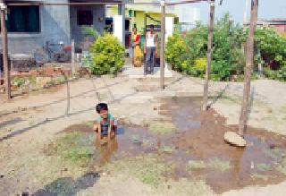 Lost pipeline repair authority | पाईपलाईन दुरूस्तीला प्राधिकरणचा खो Lost pipeline repair authority | पाईपलाईन दुरूस्तीला प्राधिकरणचा खो