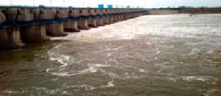 Gaushukarh dam water level increase | गोसेखुर्द धरणाचा जलस्तर वाढविणे सुरु