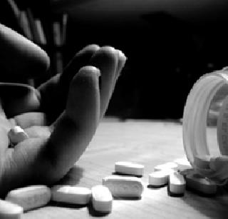 Two girls in sports school get poison | क्रीडा स्कूलमधील दोन मुलींनी घेतले विष Two girls in sports school get poison | क्रीडा स्कूलमधील दोन मुलींनी घेतले विष
