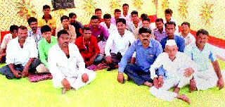 Incessant hunger strike for the ban of Arindgaon liquor | एरंडगावला दारु बंदीसाठी बेमुदत उपोषण Incessant hunger strike for the ban of Arindgaon liquor | एरंडगावला दारु बंदीसाठी बेमुदत उपोषण