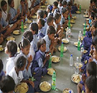 51 poisoning students | ५१ विद्यार्थिनींना विषबाधा 51 poisoning students | ५१ विद्यार्थिनींना विषबाधा