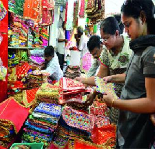 Changing trend of garba dress | गरबा ड्रेसचा बदलतोय ट्रेंड Changing trend of garba dress | गरबा ड्रेसचा बदलतोय ट्रेंड