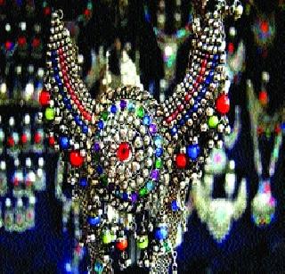 Metal, Oxide Jewelry Favorites | मेटल, आॅक्साइडच्या दागिन्यांना पसंती Metal, Oxide Jewelry Favorites | मेटल, आॅक्साइडच्या दागिन्यांना पसंती