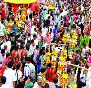 Mumbapuri dazzling for the release of Durga | दुर्गेच्या स्वागतासाठी मुंबापुरी सजली