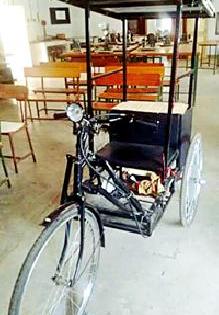 Three wheelers for disabled people walking on solar energy | सौर ऊर्जेवर चालणार अपंगांची तीन चाकी सायकल