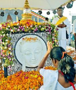 The massive procession of osteoporosis: Thousands of people took the view | अस्थिकलशची भव्य मिरवणूक : हजारो नागरिकांनी घेतले दर्शन The massive procession of osteoporosis: Thousands of people took the view | अस्थिकलशची भव्य मिरवणूक : हजारो नागरिकांनी घेतले दर्शन