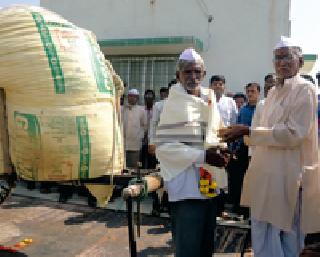 Start buying cotton from Wednesday in the city of Verora | वरोरा शहरात बुधवारपासून कापूस खरेदीला प्रारंभ