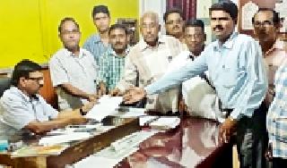 Gather the officials on teacher's problems | शिक्षकांच्या समस्यांवर अधिकाऱ्यांना साकडे Gather the officials on teacher's problems | शिक्षकांच्या समस्यांवर अधिकाऱ्यांना साकडे