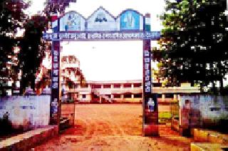 The mysterious death of the student of Tribal Ashramshala | आदिवासी आश्रमशाळेतील विद्यार्थिनीचा गूढ मृत्यू The mysterious death of the student of Tribal Ashramshala | आदिवासी आश्रमशाळेतील विद्यार्थिनीचा गूढ मृत्यू