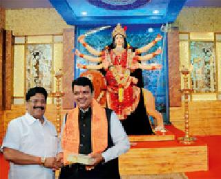 Chief Minister Devendra Fadnavis and Congress city president Vikas Thakre | मुख्यमंत्री देवेंद्र फडणवीस व काँग्रेसचे शहर अध्यक्ष विकास ठाकरे