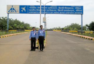 The land went away, the dream of the job broke | जमीन गेली, नोकरीचे स्वप्न भंगले