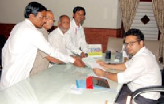 An atmosphere of anger among customers due to gas agency chaos | गॅस एजन्सीच्या अनागोंदीमुळे ग्राहकांत संतापाचे वातावरण An atmosphere of anger among customers due to gas agency chaos | गॅस एजन्सीच्या अनागोंदीमुळे ग्राहकांत संतापाचे वातावरण