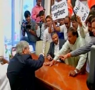 Shiv Sainik's Rada at BCCI office, declaration against Pakistan | BCCIच्या कार्यालयात शिवसैनिकांचा राडा, पाकविरोधात घोषणा