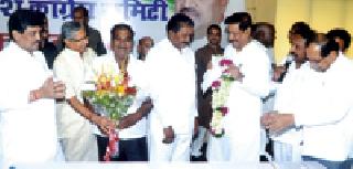 BJP's Singhjaude, in Thavkar Congress | भाजपचे सिंगनजुडे, ठवकर काँग्रेसमध्ये BJP's Singhjaude, in Thavkar Congress | भाजपचे सिंगनजुडे, ठवकर काँग्रेसमध्ये