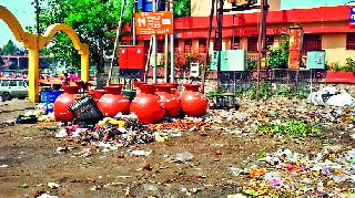 The nature of garbage in the Godkatha | गोदाकाठाला कचराकुंडीचे स्वरूप