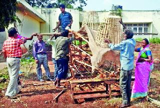 Start of making Ravana a replica | रावणाची प्रतिकृती बनविण्यास प्रारंभ