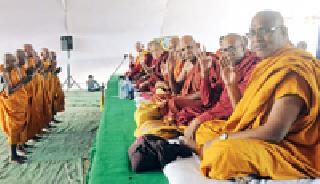 On two thousand people took initiation of Buddhist Dhamma | दोन हजारावर नागरिकांनी घेतली बौद्ध धम्माची दीक्षा