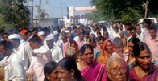 55 crore distributed to the project affected | प्रकल्पग्रस्त शेतकऱ्यांना ५५ कोटींचे वाटप 55 crore distributed to the project affected | प्रकल्पग्रस्त शेतकऱ्यांना ५५ कोटींचे वाटप