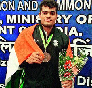 The national weightlifter became the farmer's son | शेतकऱ्याचा मुलगा बनला राष्ट्रीय वेटलिफ्टर