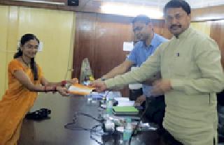 The big step of the debt distribution government on trust | विश्वासावर कर्ज वितरण शासनाचे मोठे पाऊल The big step of the debt distribution government on trust | विश्वासावर कर्ज वितरण शासनाचे मोठे पाऊल