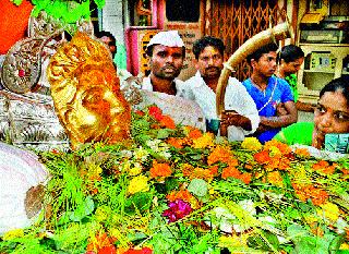 In the city of Chandwad, Dashera enthusiasts | चांदवड शहरात दसरा उत्साहात In the city of Chandwad, Dashera enthusiasts | चांदवड शहरात दसरा उत्साहात