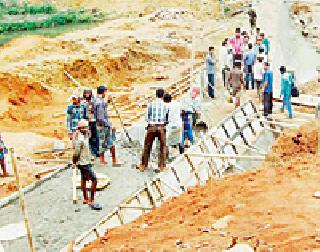 125 works in the district are incomplete | जिल्ह्यात १२५ कामे अपूर्ण 125 works in the district are incomplete | जिल्ह्यात १२५ कामे अपूर्ण