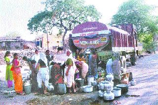 The closure of the tankers of Nimgaon-Sinnar Village | निमगाव-सिन्नर ग्रामस्थांचे टॅँकर बंद केल्याने हाल The closure of the tankers of Nimgaon-Sinnar Village | निमगाव-सिन्नर ग्रामस्थांचे टॅँकर बंद केल्याने हाल