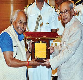 Natharu Neralkar honored by Sangeet Natak Akademi Award | संगीत नाटक अकादमी पुरस्काराने नाथराव नेरळकर सन्मानित