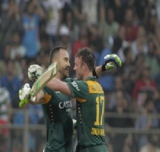 South Africa defeated the bowlers, India's target of 439 was the victory | आफ्रिकेने गोलंदाजांना झोडपले, भारतासमोर विजयासाठी ४३९ धावांचे लक्ष्य South Africa defeated the bowlers, India's target of 439 was the victory | आफ्रिकेने गोलंदाजांना झोडपले, भारतासमोर विजयासाठी ४३९ धावांचे लक्ष्य