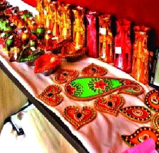 'Special' bandaras for the festival | दीपोत्सवासाठी ‘विशेष’ पणत्या