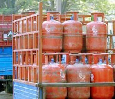 25 kph pavement for gas cylinders | गॅस सिलिंडरसाठी तब्बल २५ किमीची पायपीट